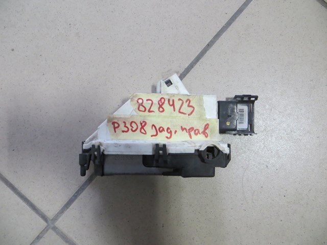 Zamek drzwi tylnych prawych Peugeot Partner Tepee minivan (2008 - 2018) cena, od 101,99 USD