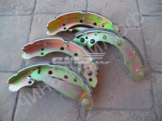 Klocki hamulcowe tylne bębnowe A153502170 Chery