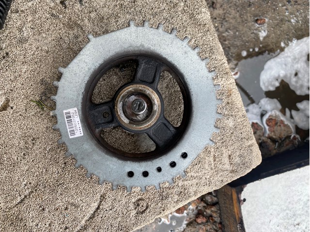 Koło pasowe wału korbowego Mazda L32311400A