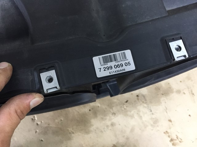 Do koszyka Króciec powietrza, przepływomierz BMW 7  F01, F02, F03, F04