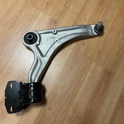 Do koszyka FG9Z3078A Ford Wahacz zawieszenia przedniego dolny prawy