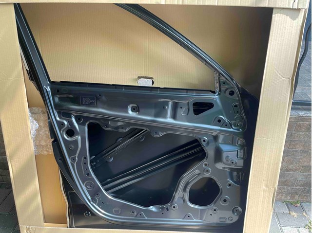 Do koszyka KBY05902XE Mazda Drzwi przednie lewe