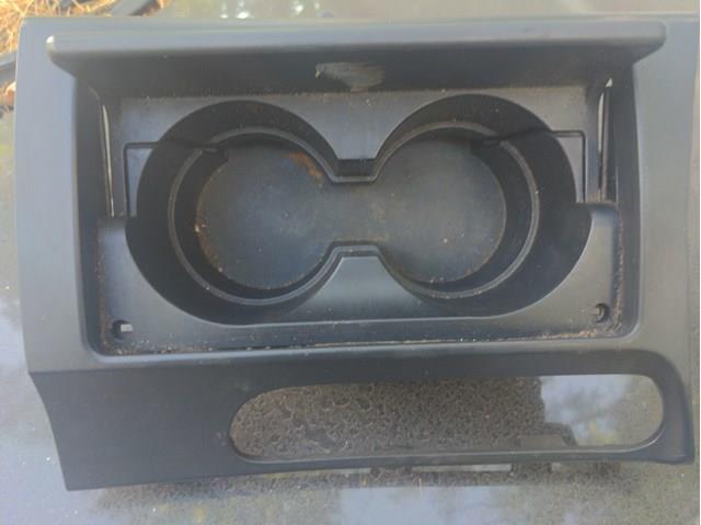 Uchwyt na napoje podłokietnika konsoli środkowej Mazda GJ6A64361 cena, od 20,15 USD