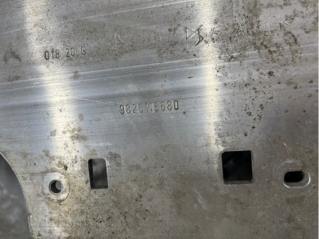 Wzmocnienie zderzaka przedniego 9826115680 Peugeot/Citroen