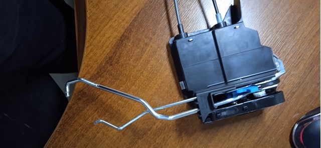 Zamek drzwi przednich prawych Hyundai Accent III