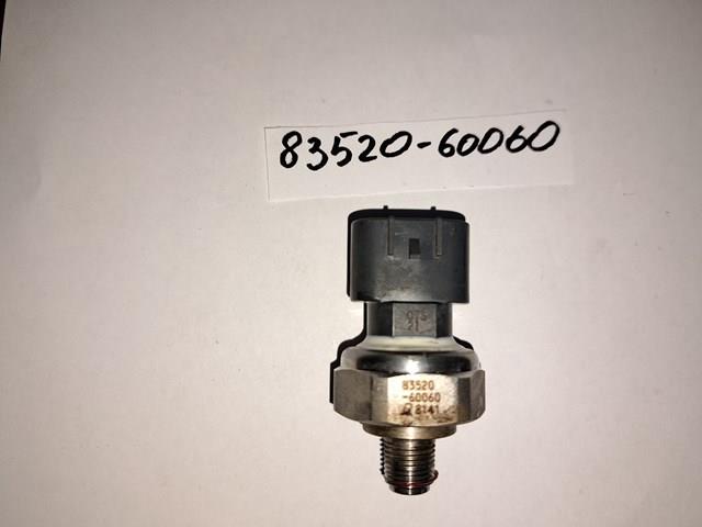 Czujnik ciśnienia oleju Toyota 8352060060