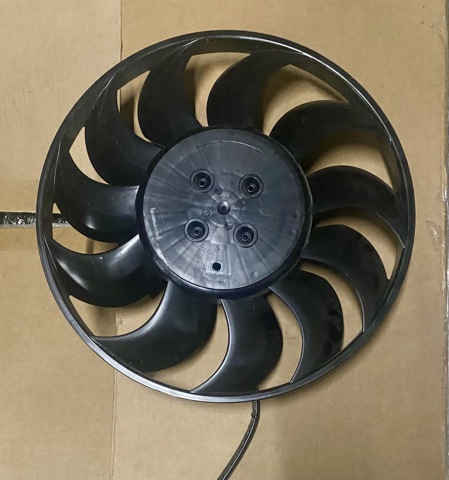 Dyfuzor chłodnicy, w komplecie z silnikiem i wirnikiem 9826929880 Peugeot/Citroen