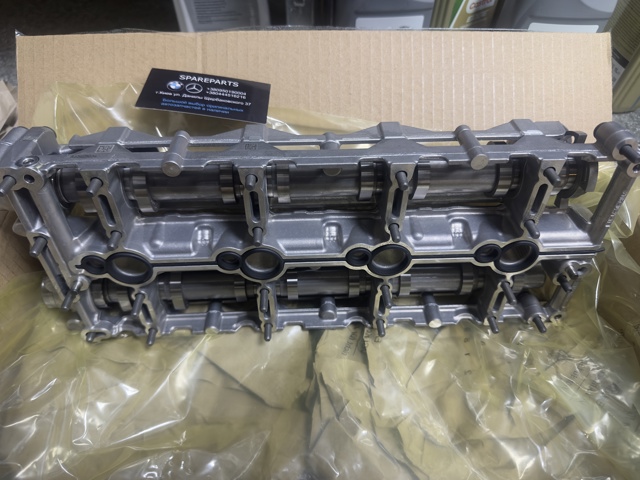 Obudowa wałka rozrządu Mercedes C sedana (W205) (2013 - 2021) cena, od 1626,18 USD