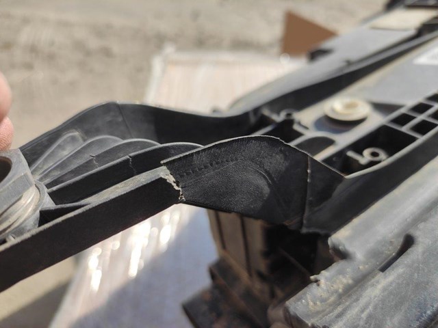 1679064204 Mercedes Reflektor prawy