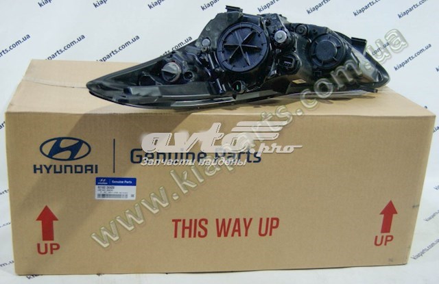 921023X420 Hyundai/Kia Reflektor prawy