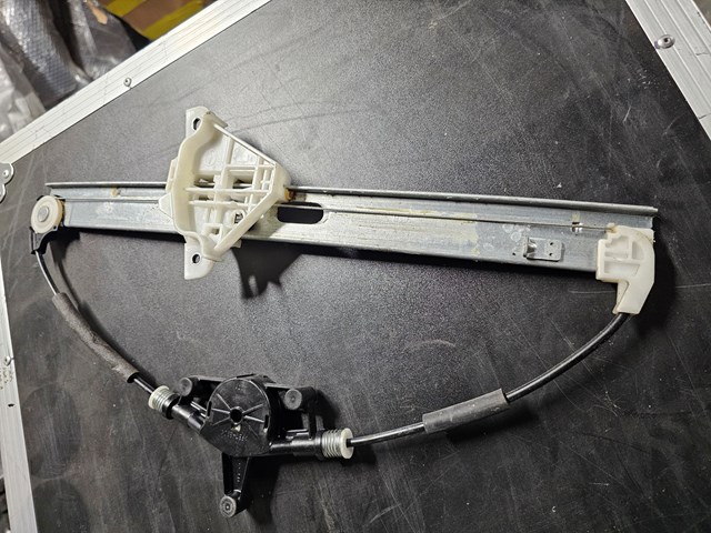 Do koszyka KB7W73590 Mazda Mechanizm podnoszenia szyby drzwi tylnych lewych