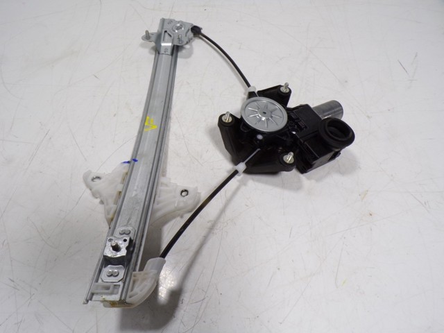 Mechanizm podnoszenia szyby drzwi przednich lewych Toyota Yaris CROSS
