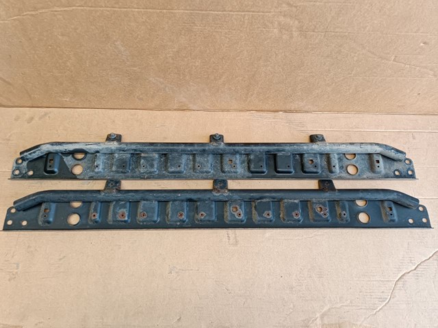Belka chłodnicy dolna LR024295 Land Rover