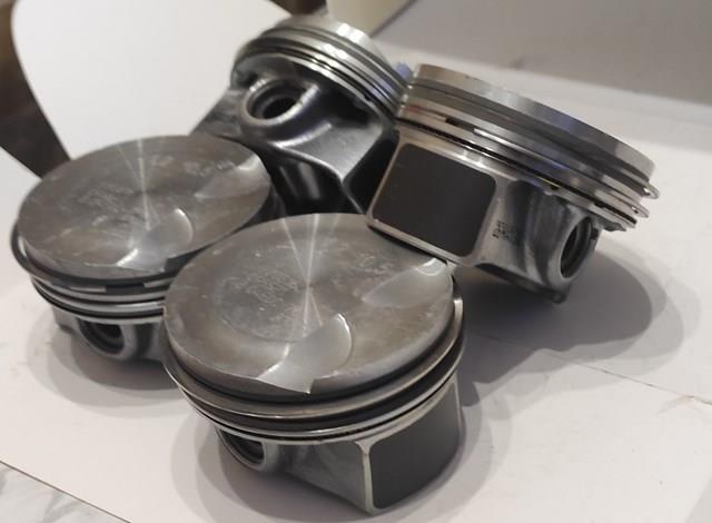 Do koszyka 04E107065BC VAG Tłok, komplet do jednego cylindru, STD