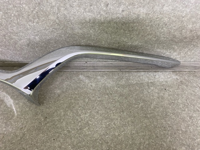 Listwa ochronna atrapy chłodnicy lewa Mazda DGH9507K0B cena, od 197,02 USD