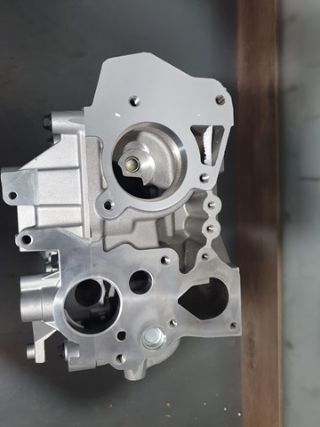 Do koszyka 1104100Q1G Nissan/Infiniti Głowica cylindrów