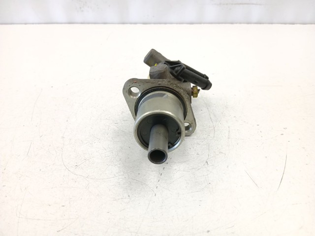  Główny cylinder hamulców Volvo 460 
