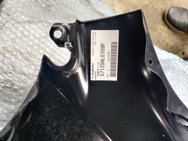 Do koszyka Błotnik przedni lewy Subaru Outback V B15, BS