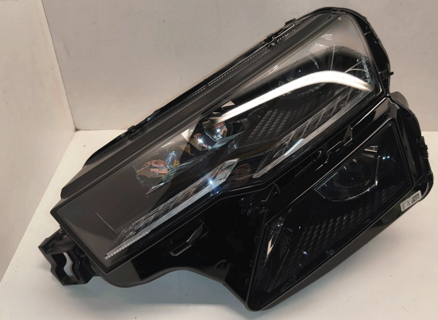 Reflektor lewy VAG 57B941035 cena, od 513,15 USD
