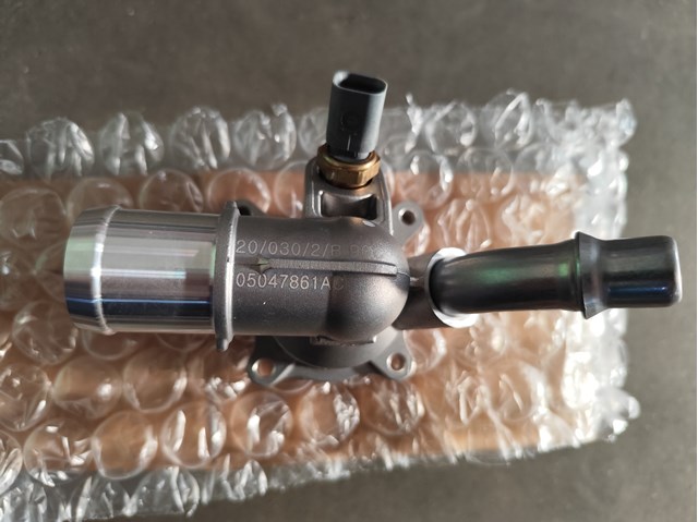 Do koszyka 05047861AC Chrysler Obudowa termostatu