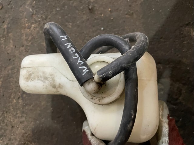 Do koszyka Zbiorniczek wyrównawczy układu chłodzenia Mitsubishi Pajero III 