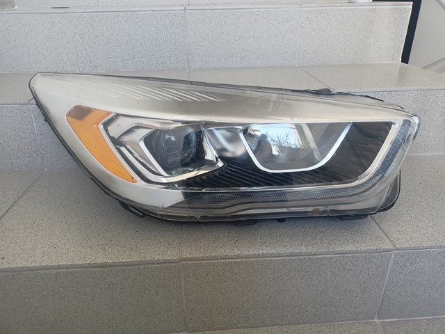 Reflektor prawy Ford GJ5413W029BF cena, od 547,16 USD
