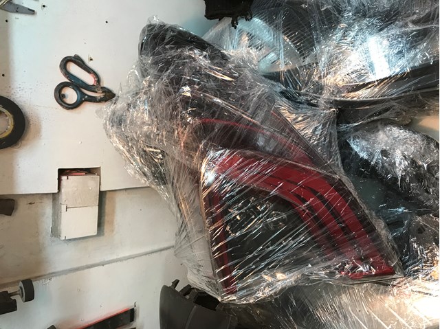 81580F4021 Toyota Lampa zespolona tylna prawa wewnętrzna