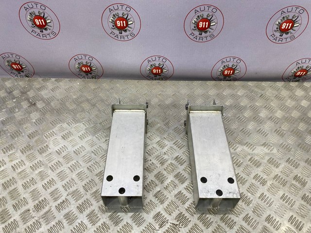 622105NA0A Nissan/Infiniti Wspornik wzmocnienia zderzaka przedniego