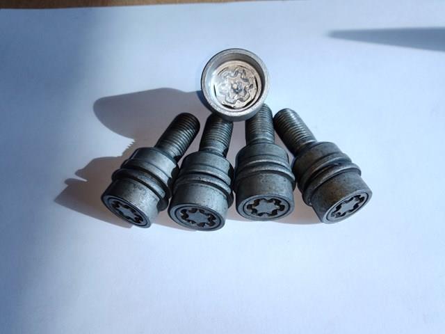 Do koszyka 2H0698137 VAG Śruba koła