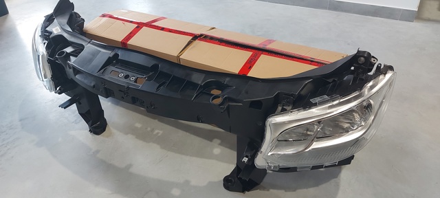 Reflektor lewy Mercedes A9109060000 cena, od 244,11 USD