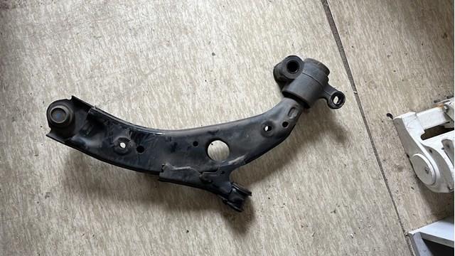 Do koszyka TC3M34350 Mazda Wahacz zawieszenia przedniego dolny lewy