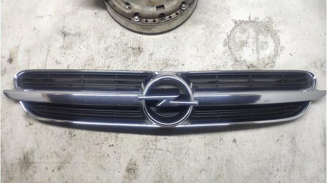 Do koszyka 13106812 Opel Atrapa chłodnicy