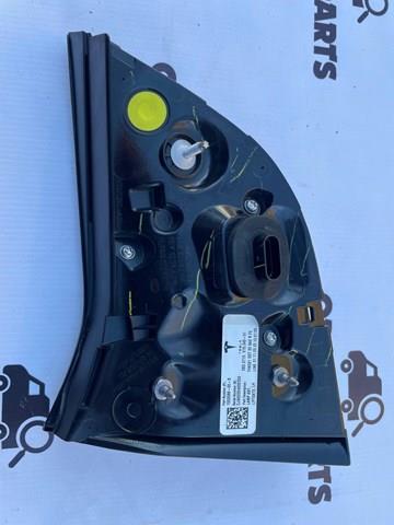 150208800B Tesla Lampa zespolona tylna lewa wewnętrzna