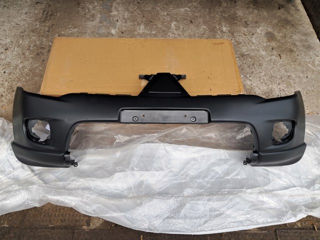 6400F898 Mitsubishi Zderzak przedni