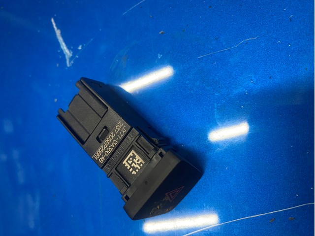  Przycisk włączania światła awaryjnego Ford Escape 3