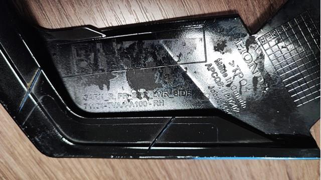 71104TVAA10 Honda Listwa ochronna zderzaka przedniego prawa