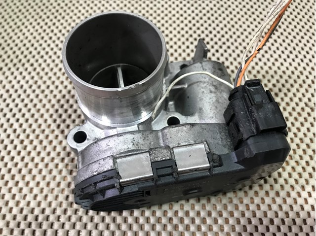 8200330810E Nissan/Infiniti Przepustnica, komplet