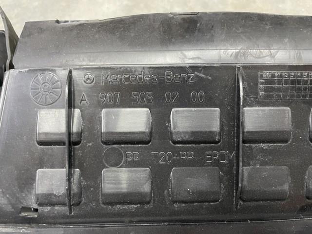 Kierownica powietrza (deflektor) chodnicy dolna A9075050200 Mercedes