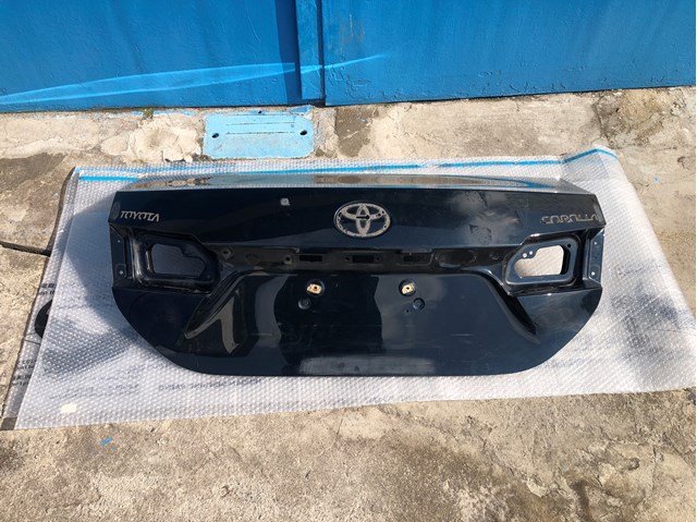 Klapa bagażnika 6440102A31 Toyota