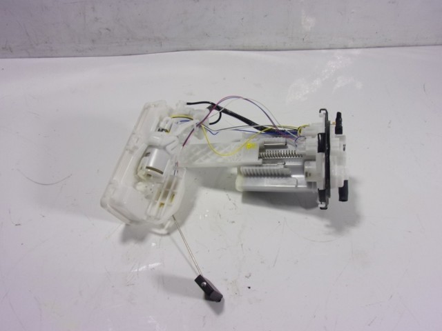 Moduł pompy paliwowej z czujnikiem poziomu paliwa do Toyota Yaris CROSS MXP