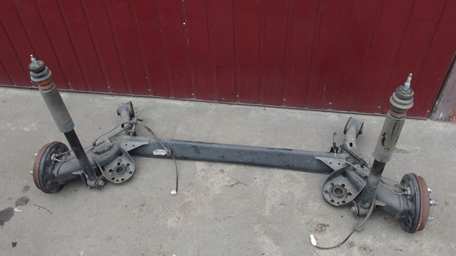 Do koszyka 551001Y200 Hyundai/Kia Korpus osi tylnej