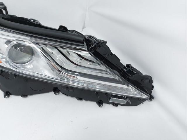 Do koszyka 8111006D70 Toyota Reflektor prawy