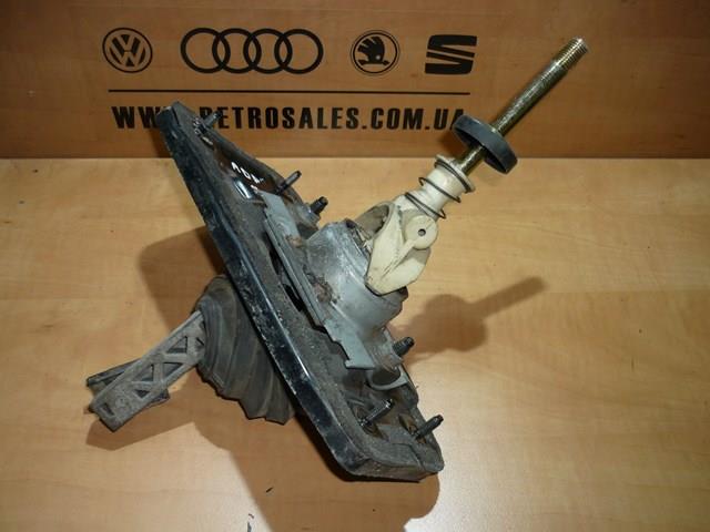 Dźwignia zmiany biegów Audi 80 B3