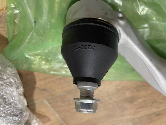 Wahacz zawieszenia przedniego dolny prawy Land Rover LR152744 cena, od 186,37 USD