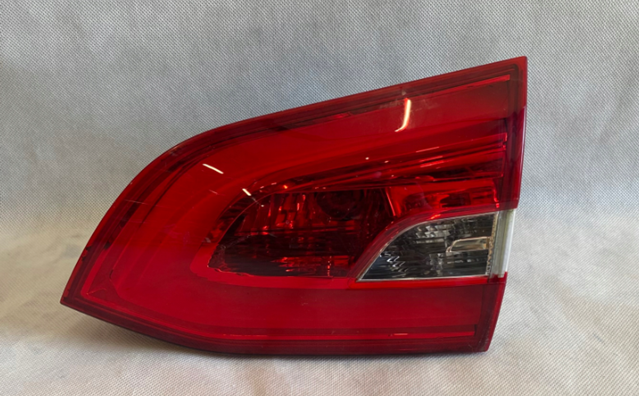 Lampa zespolona tylna prawa wewnętrzna Peugeot/Citroen 9678094880