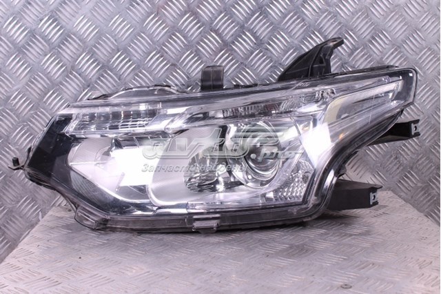 Reflektor lewy 8301C203 Mitsubishi
