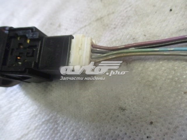 Przycisk włączania światła awaryjnego Nissan JUKE JPN