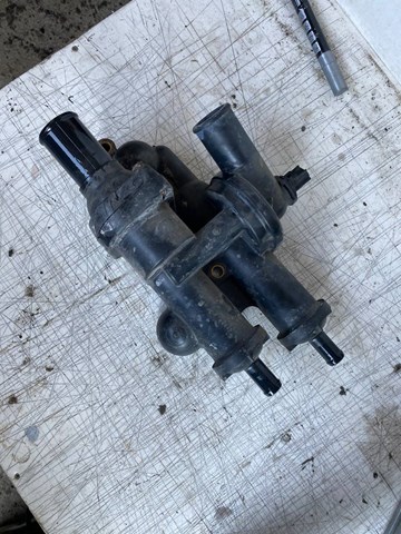 Do koszyka 68003582AB Chrysler Obudowa termostatu