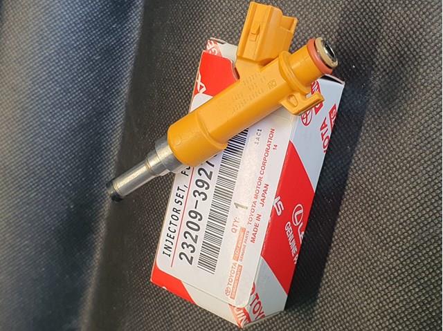  Wtryskiwacz paliwa Lexus RX 