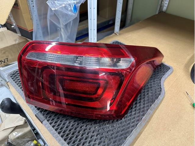 Do koszyka 9818810280 Peugeot/Citroen Lampa zespolona tylna prawa